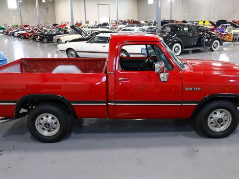 Used 1992 Dodge D/W Truck 150 RWD image 32