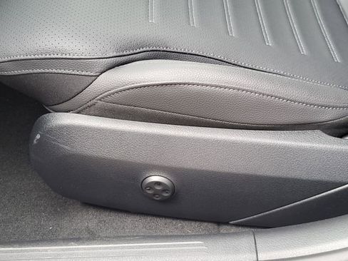 Used 2025 Mercedes-Benz C 300 4MATIC Sedan image 12