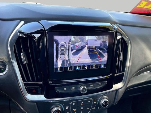 Used 2023 Chevrolet Traverse LT w/ LT Premium Package FWD image 21