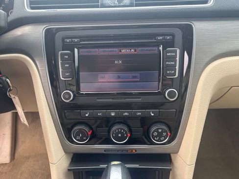 Used 2014 Volkswagen Passat 1.8T SE image 19