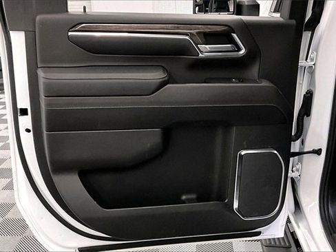 Used 2024 Chevrolet Silverado 2500 LTZ w/ LTZ Convenience Package image 19