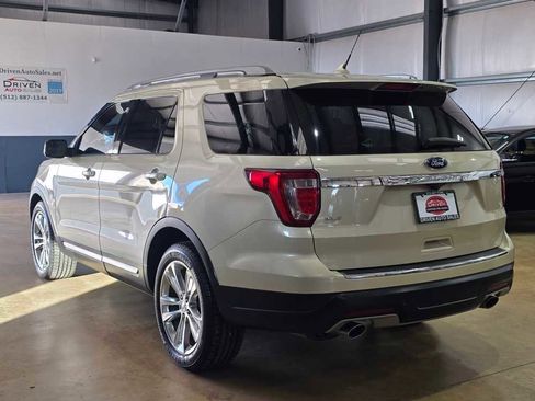 Used 2018 Ford Explorer XLT w/ Equipment Group 202A image 6
