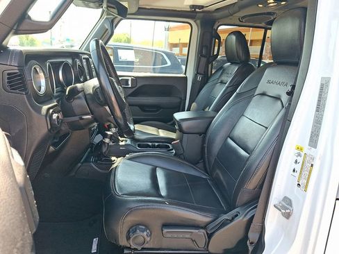 Used 2020 Jeep Wrangler Unlimited Sahara w/ Dual Top Group AWD/4WD image 13