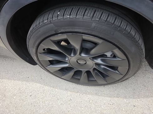 Used 2022 Tesla Model Y Long Range AWD/4WD image 9