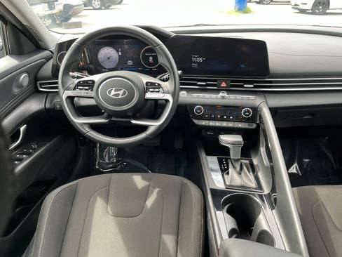 Used 2025 Hyundai Elantra SEL FWD image 26