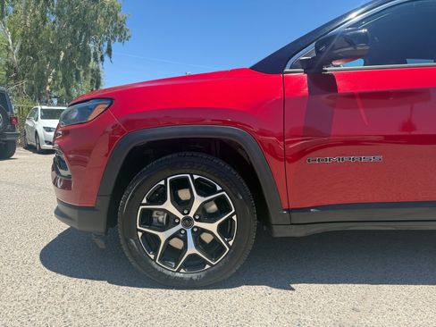 Certified 2025 Jeep Compass Limited AWD/4WD image 10