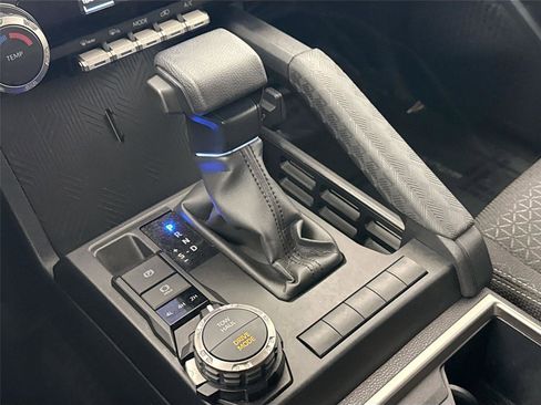 Certified 2025 Toyota 4Runner SR5 AWD/4WD image 25