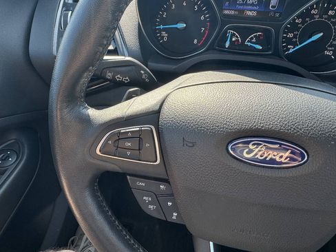Used 2017 Ford Escape Titanium w/ Equipment Group 301A AWD/4WD image 18