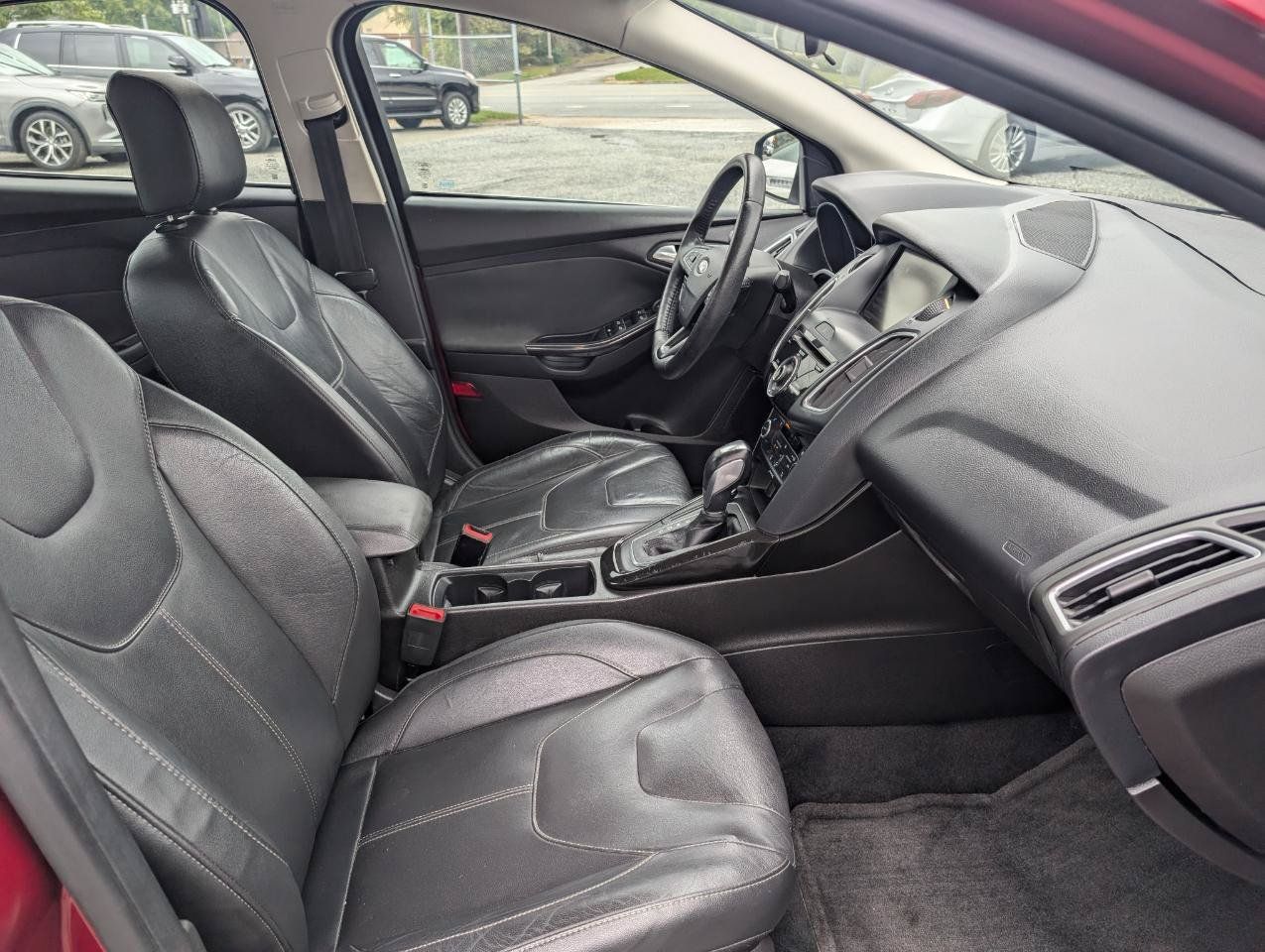 Used 2015 Ford Focus Titanium FWD image 23