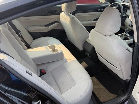 Certified 2025 Nissan Altima 2.5 SV FWD image 10