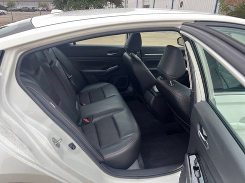Used 2024 Nissan Altima 2.5 SR FWD image 18