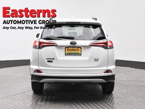 Used 2018 Toyota RAV4 XLE AWD/4WD image 6