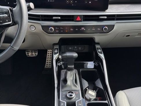 Certified 2025 Kia Sorento SX image 26
