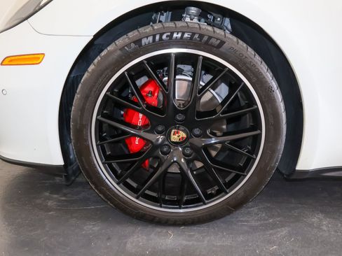 Used 2022 Porsche Panamera image 36