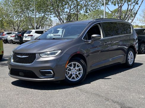Used 2022 Chrysler Pacifica Touring-L FWD image 30