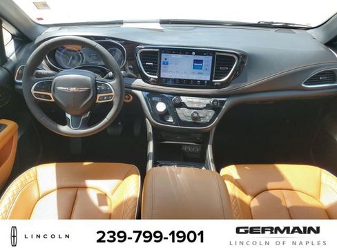 Used 2023 Chrysler Pacifica Pinnacle FWD image 17
