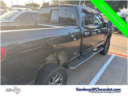 Used 2019 Nissan Titan SL w/ Chrome Package AWD/4WD image 7