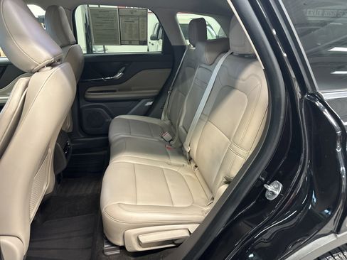 Used 2021 Lincoln Corsair AWD image 5