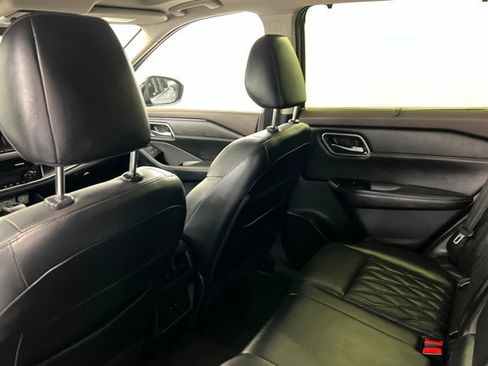 Used 2023 Nissan Rogue Platinum image 19