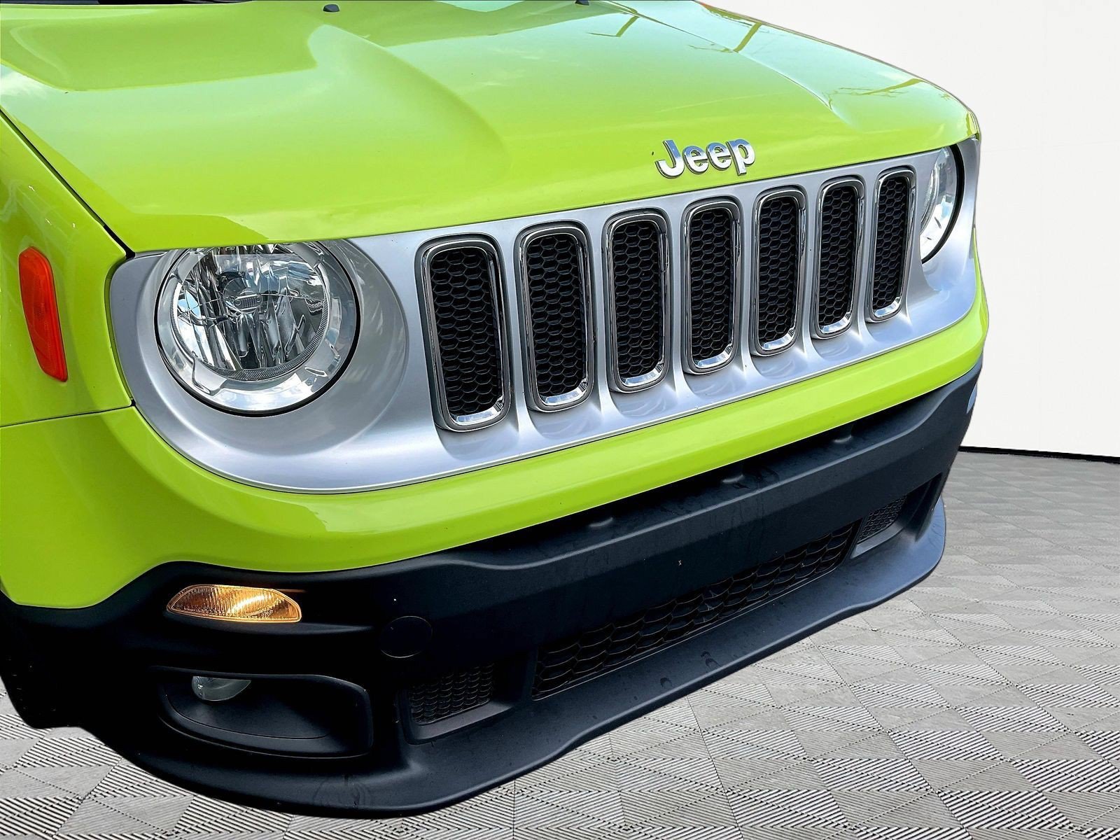 Used 2018 Jeep Renegade Limited FWD image 33