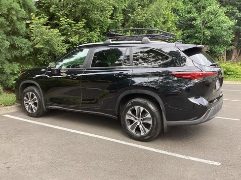Used 2023 Toyota Highlander XLE AWD/4WD image 8