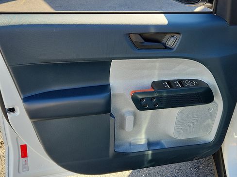 Used 2023 Ford Maverick XLT image 12