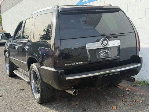 Used 2007 Cadillac Escalade AWD w/ Information Package image 4