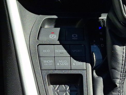 Used 2022 Toyota RAV4 LE image 23