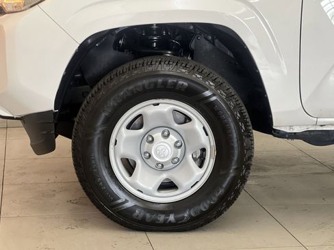 Used 2022 Toyota Tacoma SR w/ SR Convenience Package RWD image 11