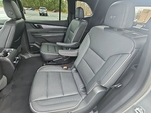 Certified 2025 Buick Enclave Sport Touring image 14