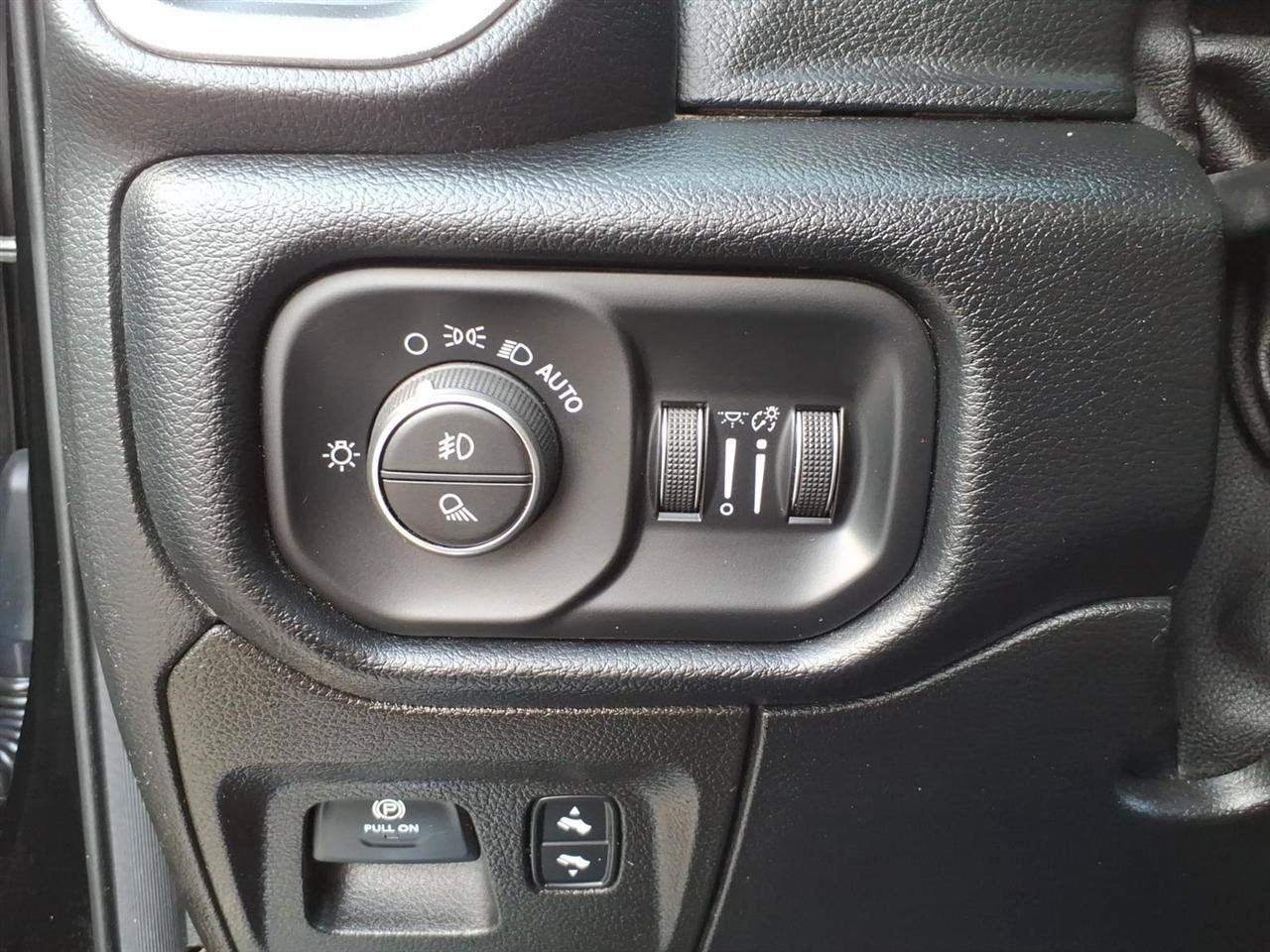 Used 2019 RAM 1500 Laramie AWD/4WD image 6