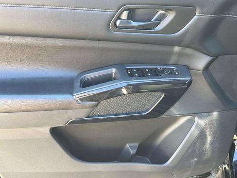Certified 2024 Nissan Pathfinder SV FWD image 13