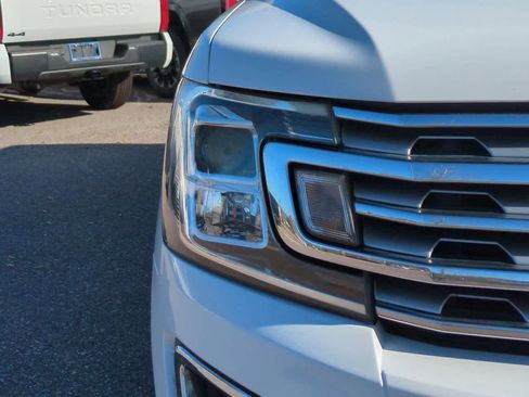 Used 2018 Ford Expedition Max Limited image 10