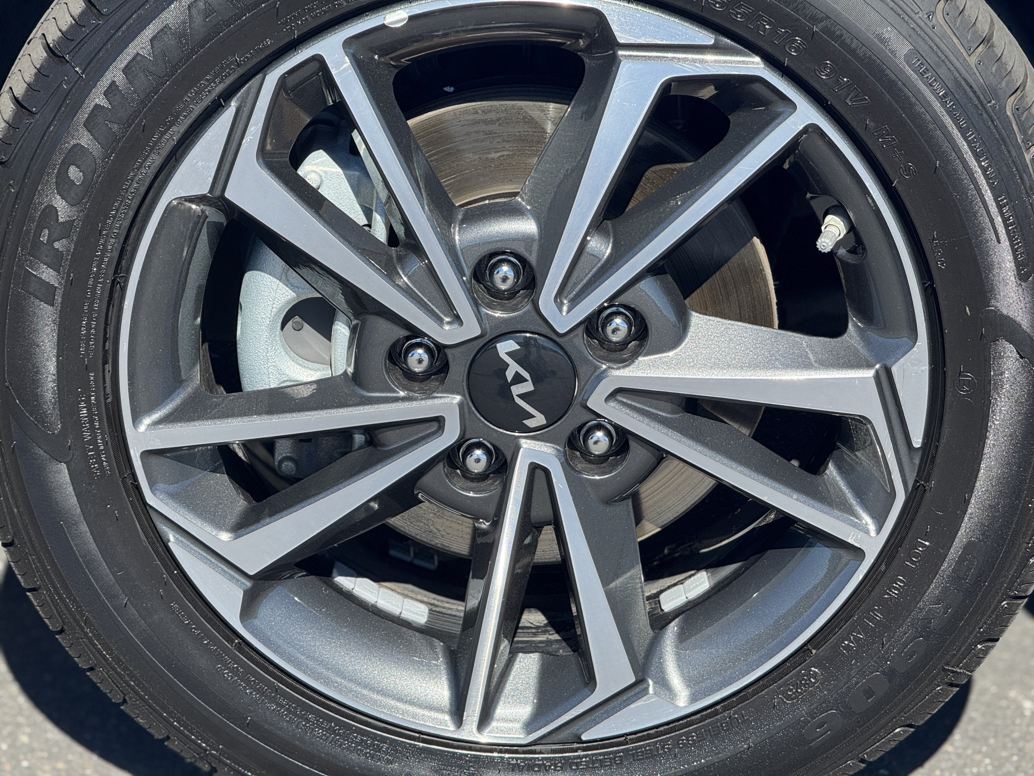 Used 2023 Kia Forte LXS FWD image 7