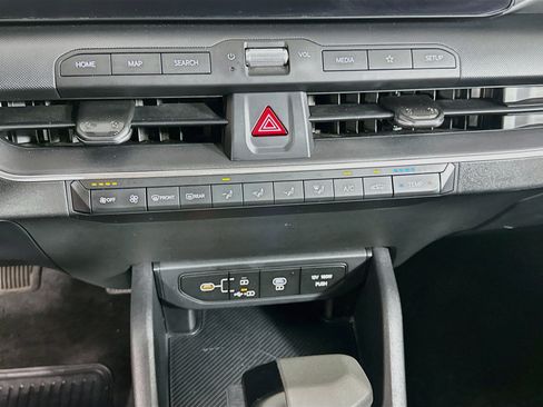Used 2025 Kia K4 FWD image 23