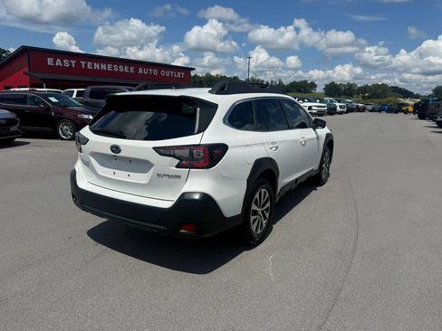 Used 2024 Subaru Outback Premium AWD/4WD image 4