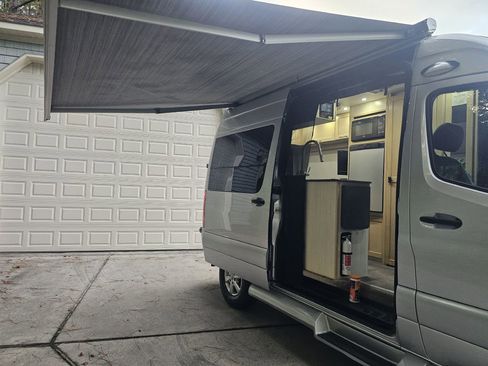 Used 2019 Mercedes-Benz Sprinter 144 image 34