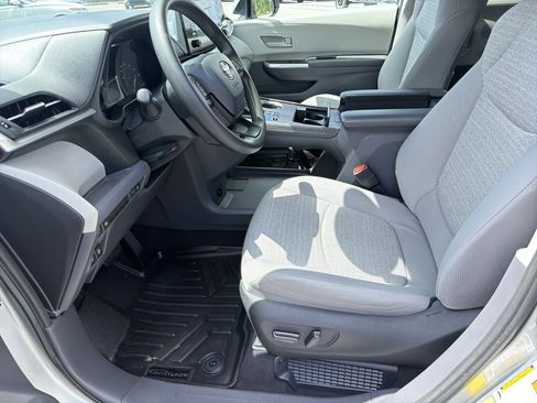 Certified 2022 Toyota Sienna LE FWD image 19