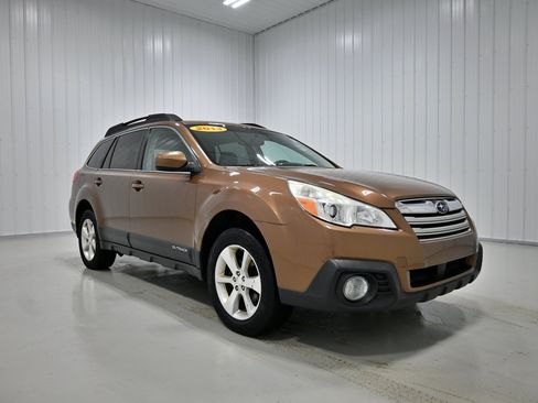 Used 2013 Subaru Outback 2.5i Limited AWD/4WD image 3