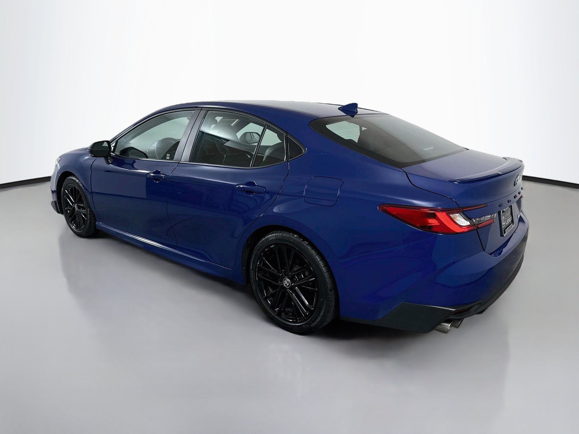 Used 2025 Toyota Camry SE FWD image 5
