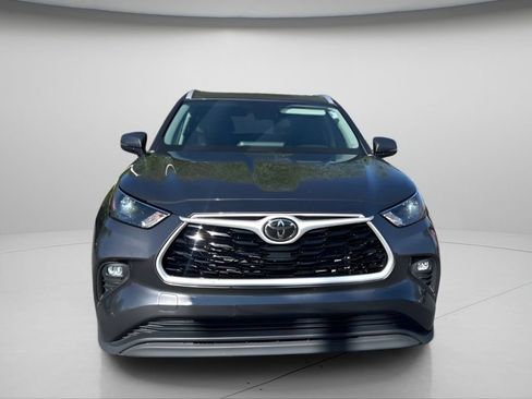 Used 2023 Toyota Highlander XLE image 11