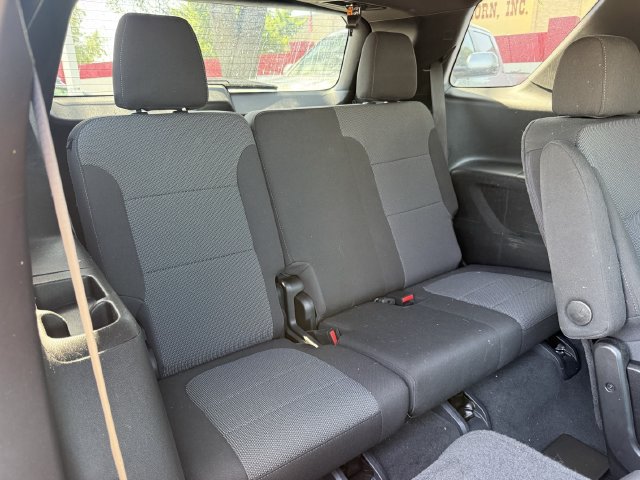 Used 2022 Chevrolet Traverse LT FWD image 30