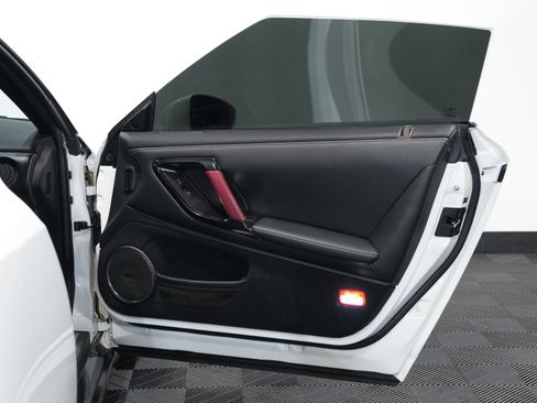 Used 2015 Nissan GT-R Black Edition image 25