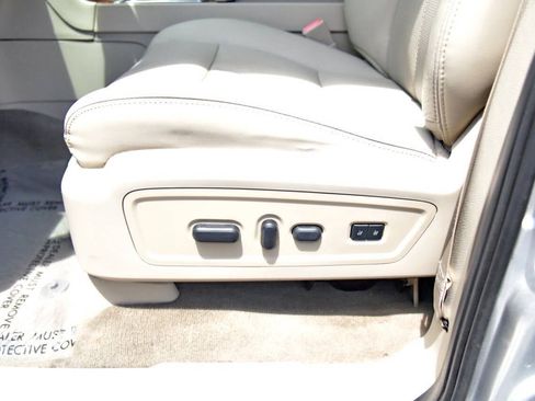 Used 2014 Lincoln Navigator Base 4x2 4dr SUV image 22