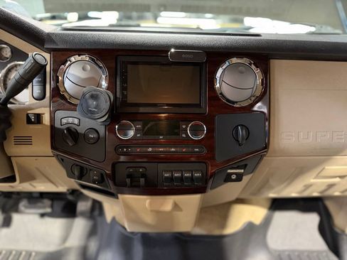 Used 2009 Ford F250 Lariat image 16