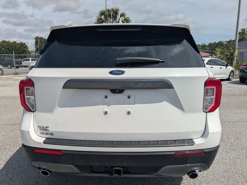 Certified 2023 Ford Explorer XLT w/ Equipment Group 202A RWD image 5