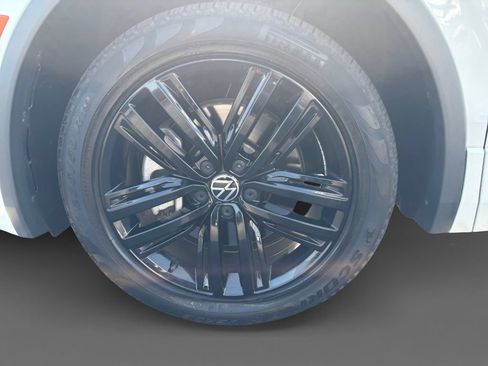 Used 2022 Volkswagen Tiguan SE R-Line FWD image 16