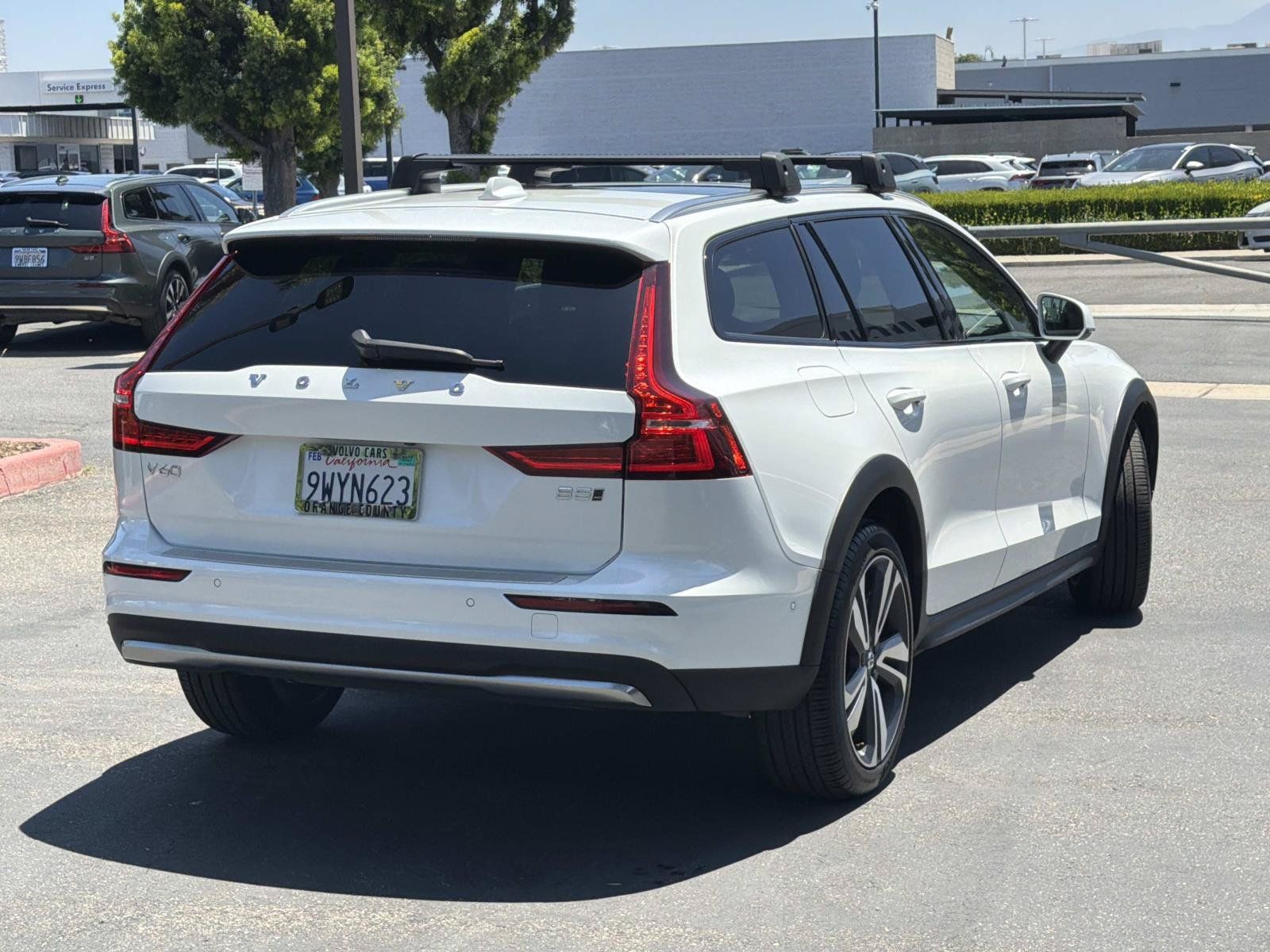 Used 2026 Volvo V60 B5 Cross Country Plus w/ Climate Package AWD/4WD image 5