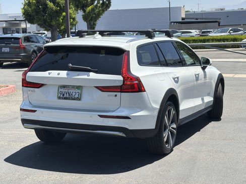 Used 2026 Volvo V60 B5 Cross Country Plus w/ Climate Package AWD/4WD image 5