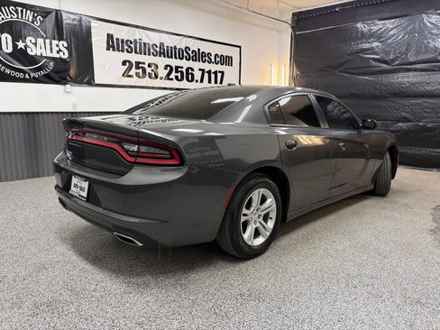 Used 2019 Dodge Charger SXT w/ Leather Interior Group RWD image 3
